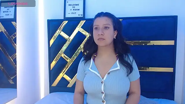 Chloe-love  online show from November 2025 12:49:02 PM