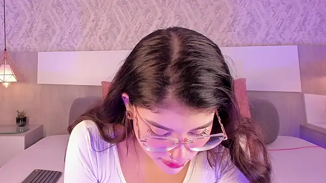 Snapshot of Vittoria__rossi chatting on May 2026 03:27:01 PM Vittoria rossi online show from May 2026 03:27:01 PM