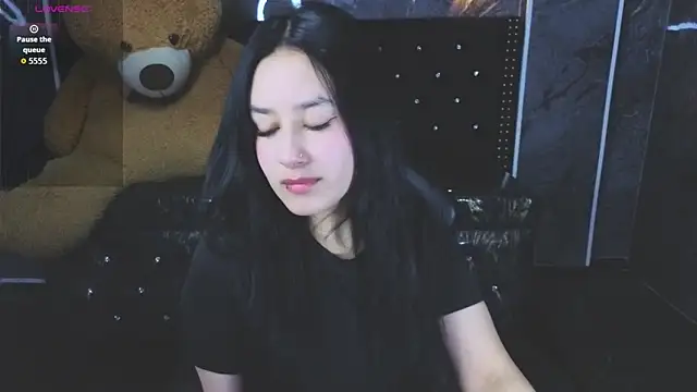 Snapshot of Aleja05_b chatting on December 2025 07:54:02 PM Aleja05 b online show from December 2025 07:54:02 PM