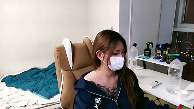 Milk Sola online show from October 2025 01:17:01 PM