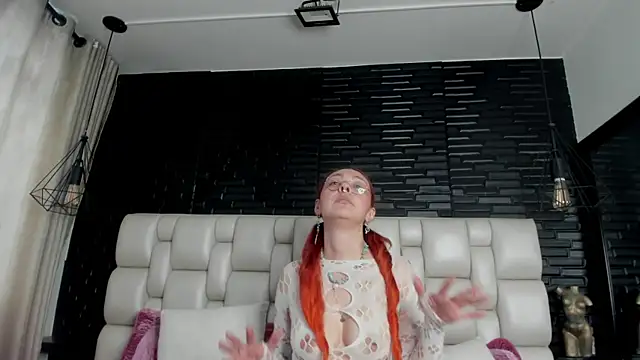 EmilyyRed online show from October 2025 07:52:01 PM