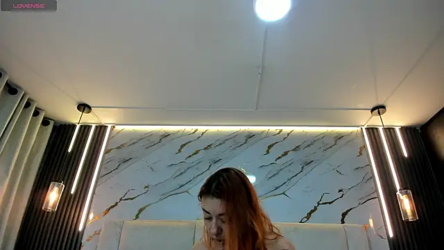 EmilyyRed online show from November 2025 07:24:02 PM