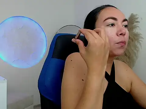 Yadis hot online show from November 2025 08:53:01 PM