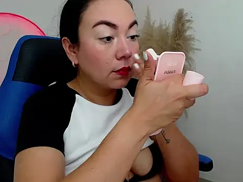 Yadis hot online show from November 2025 09:02:01 PM