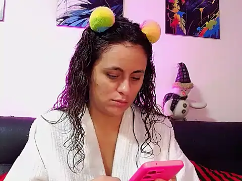 Caroline Jons online show from November 2025 01:03:01 PM