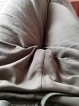 Snapshot of Andres__00 chatting on April 2026 05:10:01 PM Andres 00 online show from April 2026 05:10:01 PM