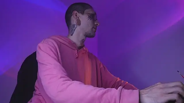 Snapshot of TokyoHatsumoto chatting on November 2025 12:10:02 AM TokyoHatsumoto online show from November 2025 12:10:02 AM