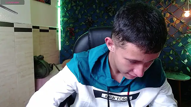 Garuo 18 online show from November 2025 03:12:02 AM