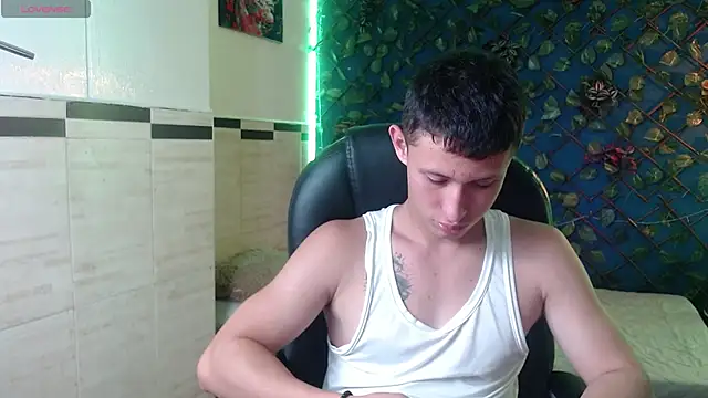 Garuo 18 online show from November 2025 03:06:01 AM