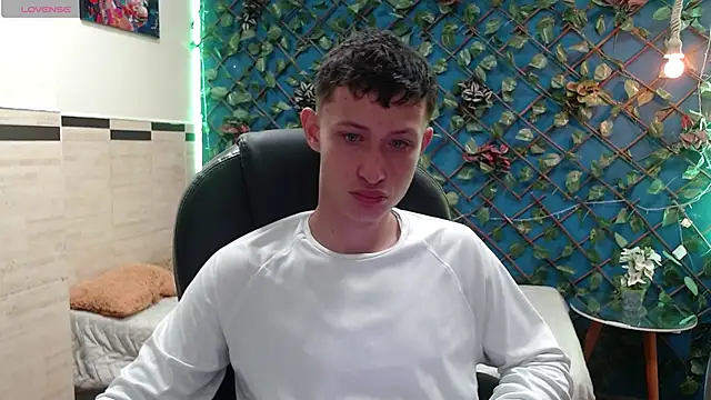 Garuo 18 online show from November 2025 03:07:01 AM