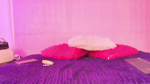 Snapshot of Skinny_Nasty_Dirty chatting on October 2025 02:13:01 PM Skinny Nasty Dirty online show from October 2025 02:13:01 PM