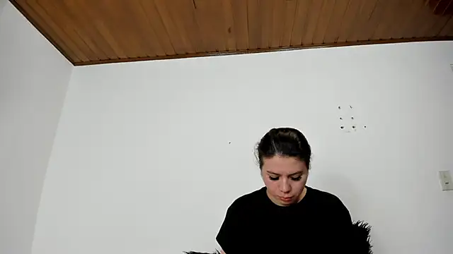 Vanessa Martinz online show from November 2025 12:26:01 PM