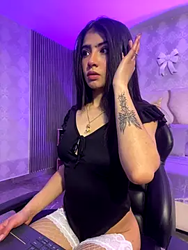 MAIILY TAY online show from December 2025 12:03:02 PM