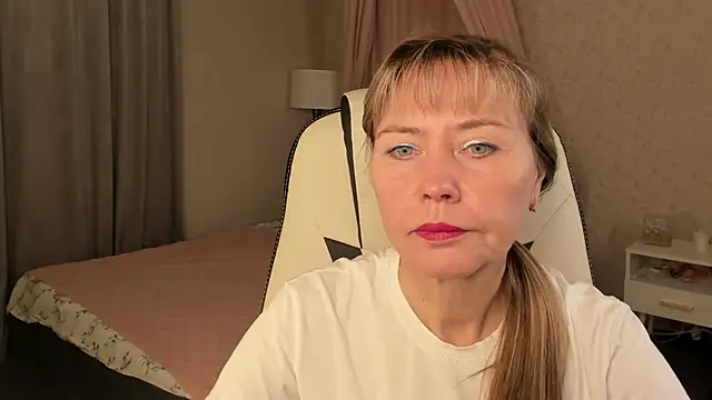 Carla Vogue online show from November 2025 03:17:01 AM