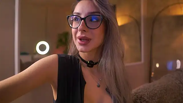 MaddieBryggs online show from April 2026 06:33:02 PM