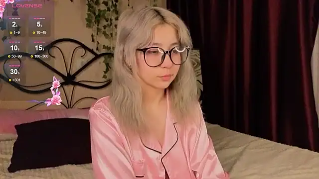 Alika Kiss online show from November 2025 03:28:02 AM