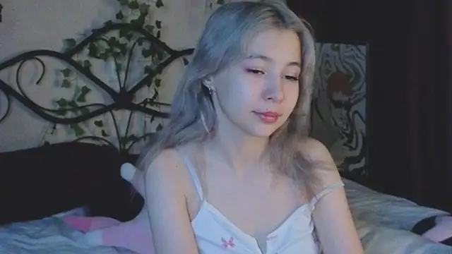 Alika Kiss online show from December 2025 04:17:02 AM