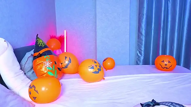 KittieHeart online show from October 2025 05:47:03 PM