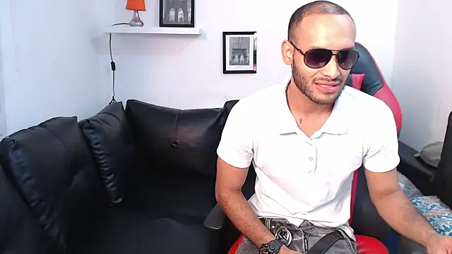 Giselle Max online show from November 2025 01:54:02 PM