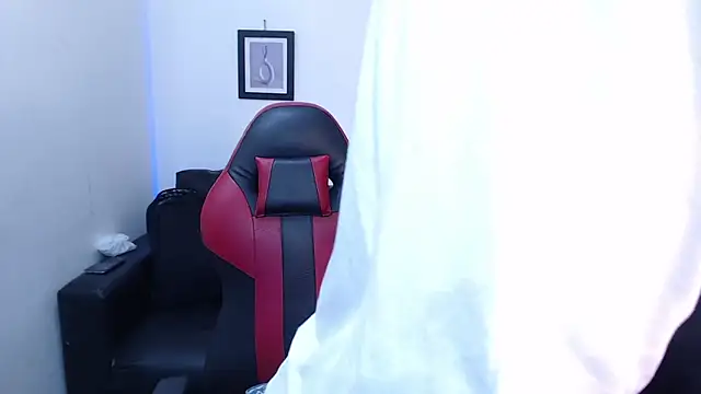 Giselle Max online show from November 2025 01:34:02 PM