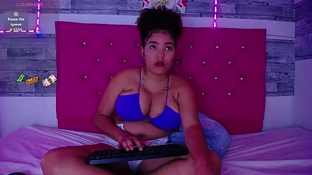 Snapshot of Biignaturalboobs_ chatting on January 2026 06:33:01 PM Biignaturalboobs online show from January 2026 06:33:01 PM