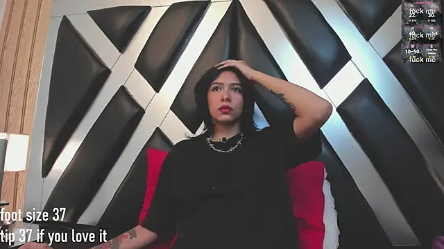 CloePerson online show from April 2026 07:11:01 PM