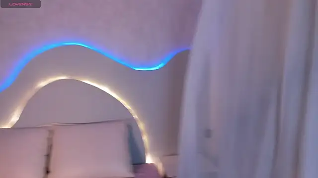 EmiliClarke online show from January 2026 07:41:02 PM