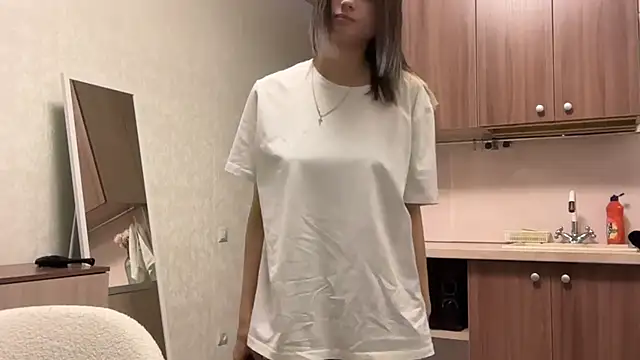 AidaGloshen online show from October 2025 06:48:01 PM