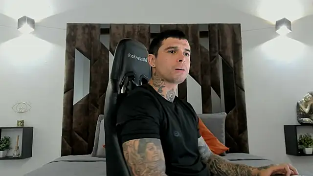 MATEO DILUCA online show from November 2025 07:40:03 PM