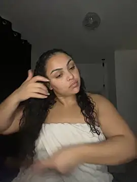 Snapshot of CaramelCarmenxox chatting on December 2025 10:18:02 PM CaramelCarmenxox online show from December 2025 10:18:02 PM