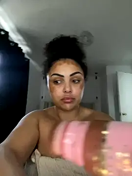 Snapshot of CaramelCarmenxox chatting on December 2025 02:58:02 PM CaramelCarmenxox online show from December 2025 02:58:02 PM