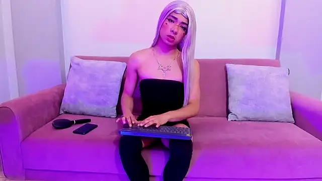 whisper nova online show from November 2025 09:03:02 PM