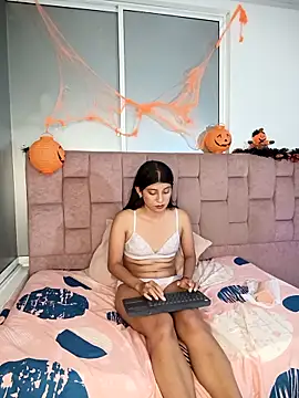 YeseniaRodriguez3 online show from October 2025 09:42:02 PM