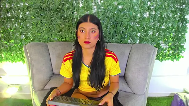 Snapshot of YeseniaRodriguez3 chatting on July 2026 01:04:02 PM YeseniaRodriguez3 online show from July 2026 01:04:02 PM