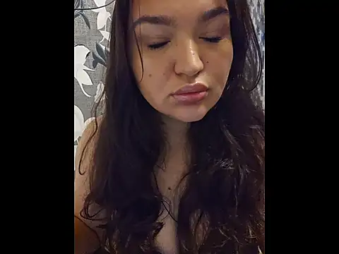 FluffyLuna online show from November 2025 07:40:01 AM