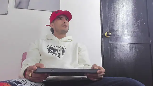 Snapshot of harold_777 chatting on November 2025 08:32:01 PM harold 777 online show from November 2025 08:32:01 PM