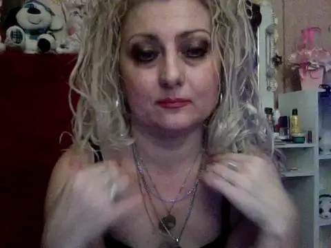 xHot Amazonq online show from November 2025 04:41:01 PM