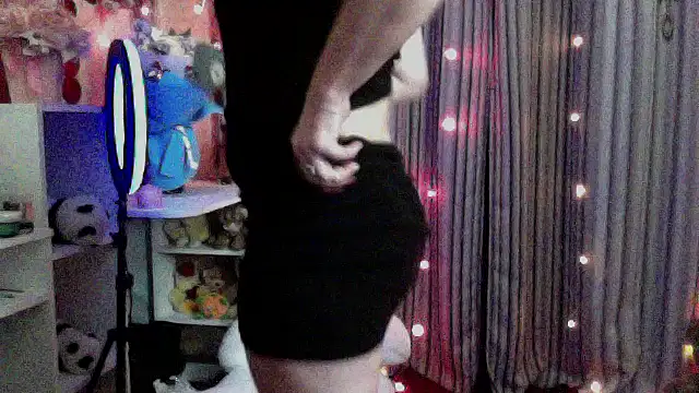 xHot Amazonq online show from March 2026 12:39:01 AM