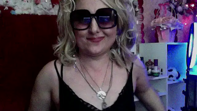 xHot Amazonq online show from March 2026 11:21:02 PM