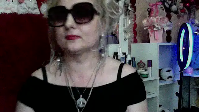 xHot Amazonq online show from April 2026 08:50:01 PM