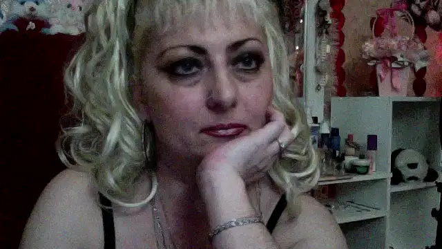 xHot Amazonq online show from April 2026 04:45:02 PM