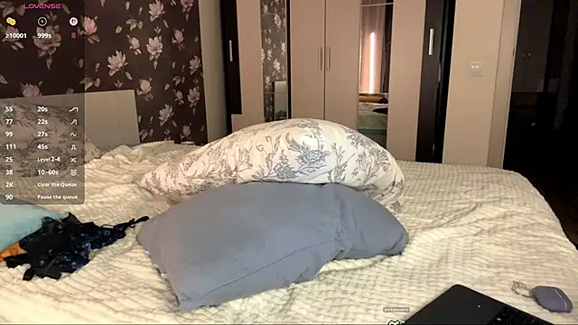 MiraVandee online show from October 2025 04:19:02 PM