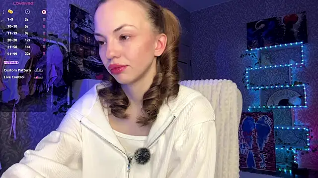 MiraVandee online show from November 2025 05:08:02 AM