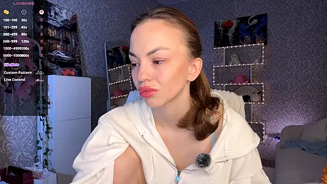 MiraVandee online show from November 2025 05:18:02 AM