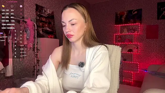 MiraVandee online show from December 2025 05:13:01 AM