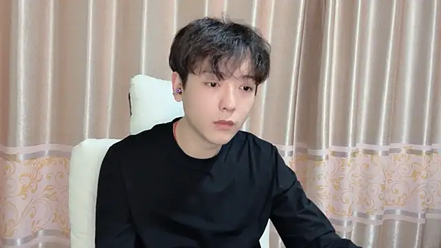 xiaoxiao1025 online show from October 2025 11:58:01 AM