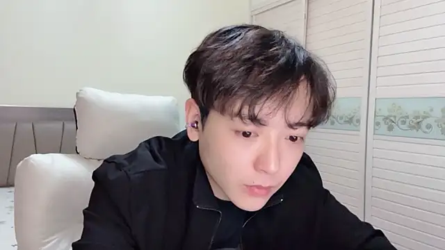 xiaoxiao1025 online show from November 2025 12:27:01 PM