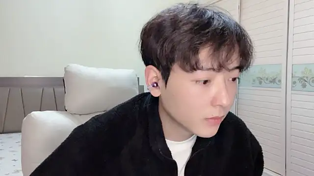 xiaoxiao1025 online show from November 2025 12:22:01 PM