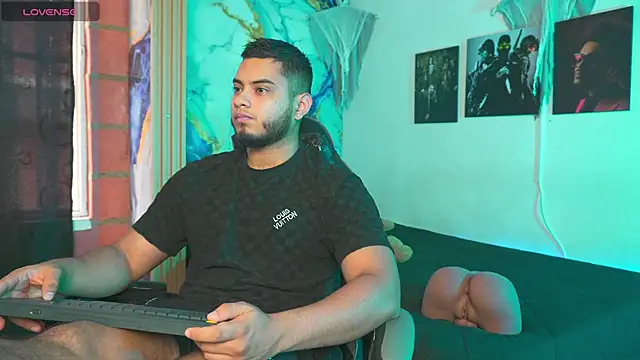 Tiler wolker online show from November 2025 07:15:02 PM