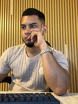 Tiler wolker online show from November 2025 01:04:02 AM